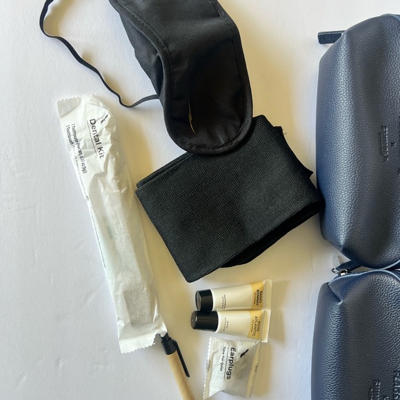 AIRLINE BUSINESS CLASS Amenities Kit. - Picture 6 of 7